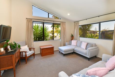 Photo of property in 88a Brian Crescent, Stanmore Bay, Whangaparaoa, 0932