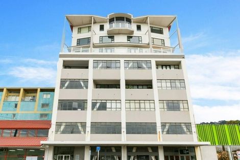 Photo of property in Endeavour Apartments, 16/125 Thorndon Quay, Pipitea, Wellington, 6011