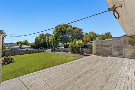 Photo of property in 4 Duncan Avenue, Te Atatu South, Auckland, 0610