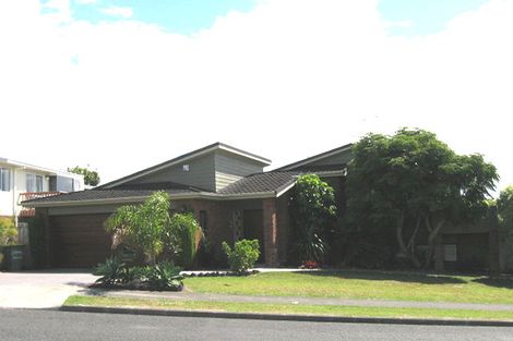Photo of property in 1/46 Westpark Drive, West Harbour, Auckland, 0618