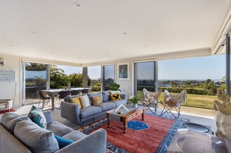 Photo of property in 33 Veale Road, Frankleigh Park, New Plymouth, 4371