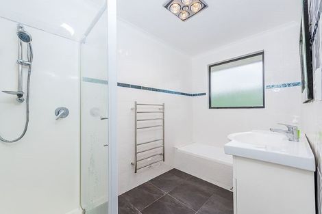 Photo of property in 36 Hewlett Road, Massey, Auckland, 0614