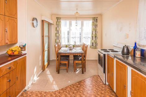 Photo of property in 10 Maire Street, Gonville, Whanganui, 4501