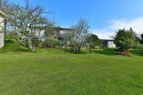 Photo of property in 18 Pohutukawa Avenue, Red Beach, 0932