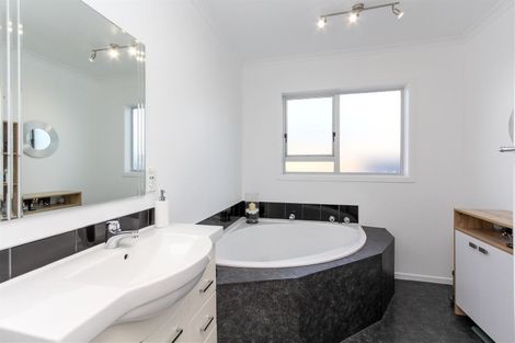 Photo of property in 17 Mangati Road, Bell Block, New Plymouth, 4312