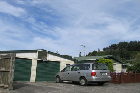 Photo of property in 2 Westra View, Tawa, Wellington, 5028