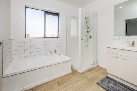 Photo of property in 8 Colt Place, Randwick Park, Auckland, 2105