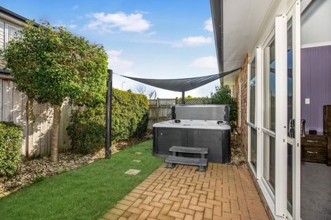 Photo of property in 28 Belfry Place, Wattle Downs, Auckland, 2103
