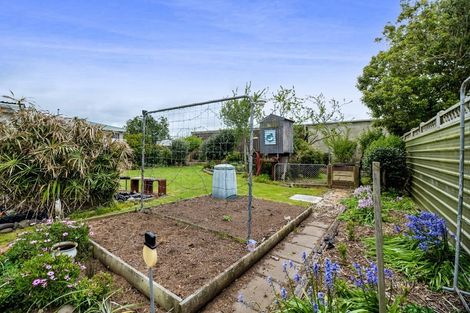 Photo of property in 28 Graham Street, Eltham, 4322