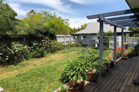 Photo of property in 16 Mallard Place, Unsworth Heights, Auckland, 0632