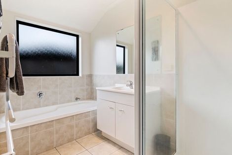 Photo of property in 6 Cathcart Close, Pukekohe, 2120