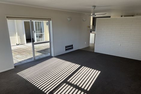 Photo of property in 15 Waiwera Place, Waiwera, Orewa, 0994