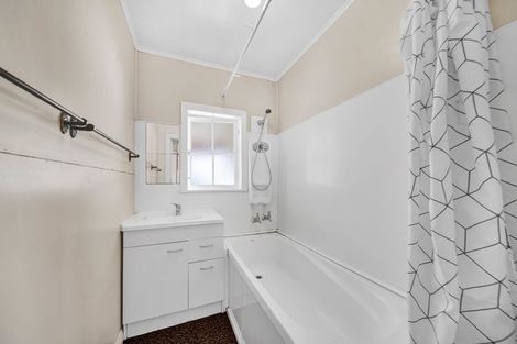 Photo of property in 10 Burns Street, Hawera, 4610