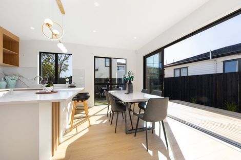 Photo of property in 3a Pendlebury Street, Green Bay, Auckland, 0604