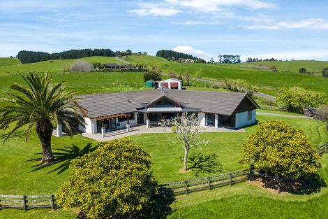 Photo of property in 903 Old North Road, Waimauku, 0882