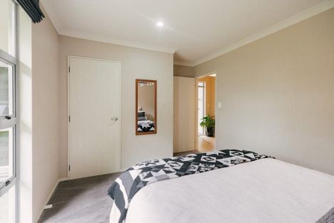 Photo of property in 8 Titirangi Drive, Fitzherbert, Palmerston North, 4471