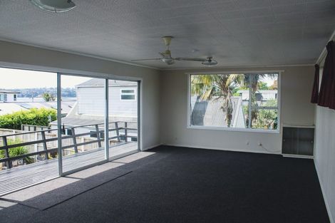 Photo of property in 5 Sullivan Avenue, Mangere Bridge, Auckland, 2022