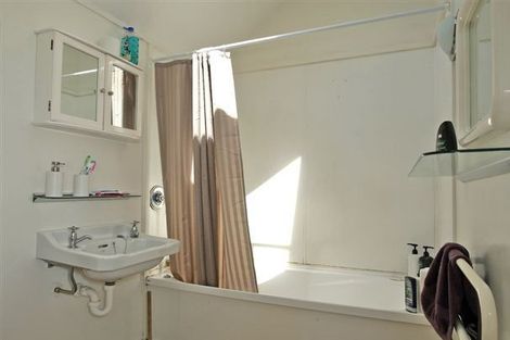 Photo of property in 6 Picton Avenue, Newtown, Wellington, 6021