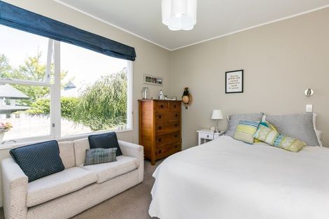 Photo of property in 37 Muritai Crescent, Havelock North, 4130