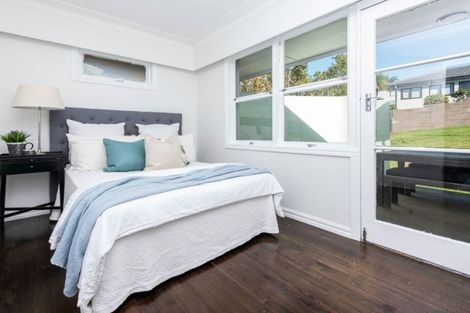 Photo of property in 35 Montgomery Crescent, Cockle Bay, Auckland, 2014