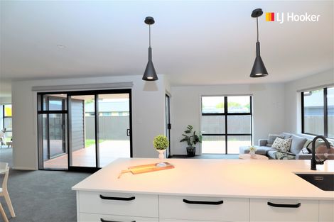 Photo of property in 5 North Foreland Street, Waihola, Milton, 9073