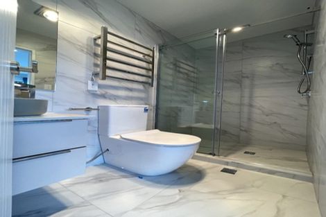 Photo of property in 5/10 Vinifera Place, Fairview Heights, Auckland, 0632