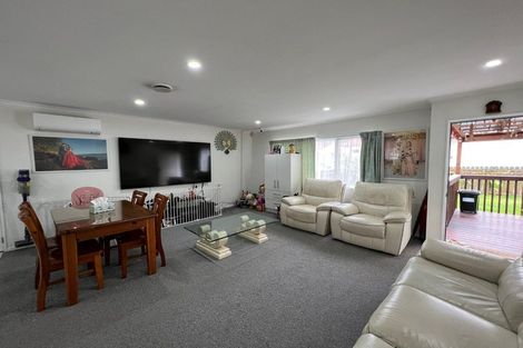 Photo of property in 1/11 Kirklow Place, Goodwood Heights, Auckland, 2105