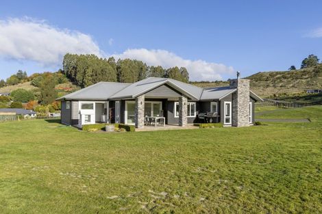 Photo of property in 7 Lochinvar Lane, Acacia Bay, Taupo, 3385