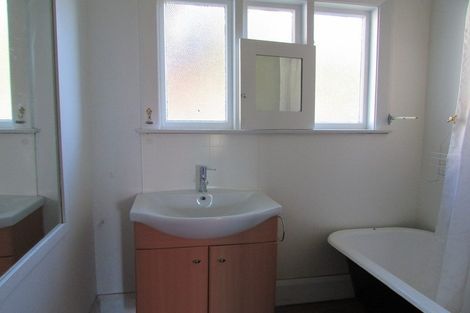 Photo of property in 100 Shakespeare Road, Waltham, Christchurch, 8023