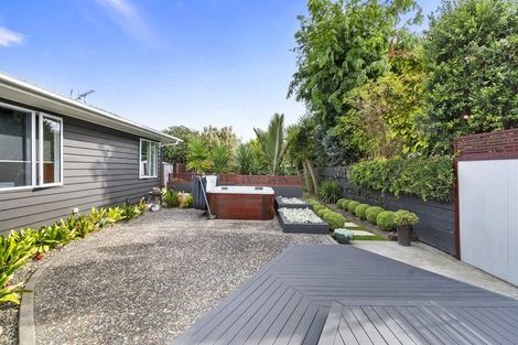 Photo of property in 10 Wikiriwhi Crescent, Awapuni, Palmerston North, 4412