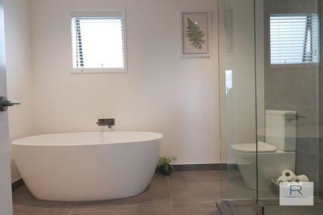 Photo of property in 4 Tapuwae Way, Mangere Bridge, Auckland, 2022