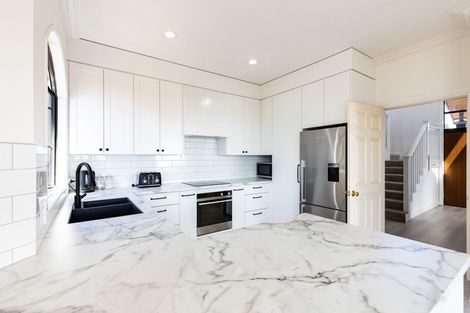 Photo of property in 87 Eliot Street, New Plymouth, 4310