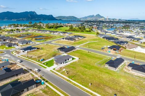 Photo of property in 21 Te Piriti Road, One Tree Point, 0118