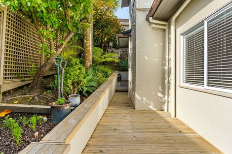 Photo of property in 1/104a Beach Road, Castor Bay, Auckland, 0620