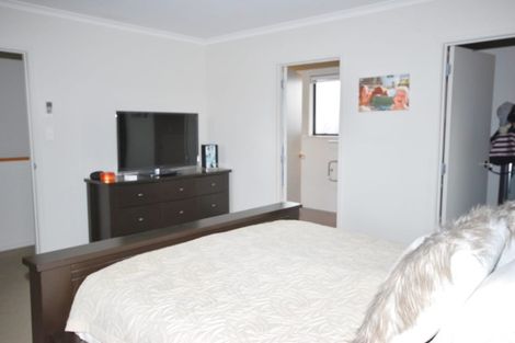 Photo of property in 22 Greenbough Lane, Greenhithe, Auckland, 0632