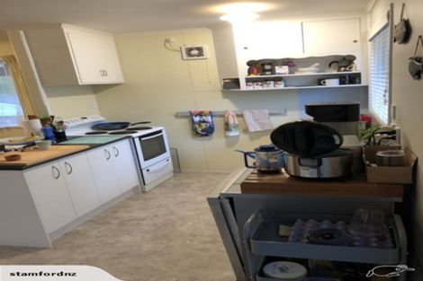 Photo of property in 15 The Grove, Titirangi, Auckland, 0604