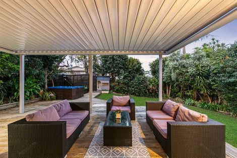 Photo of property in 16 Creamer Avenue, Belmont, Auckland, 0622