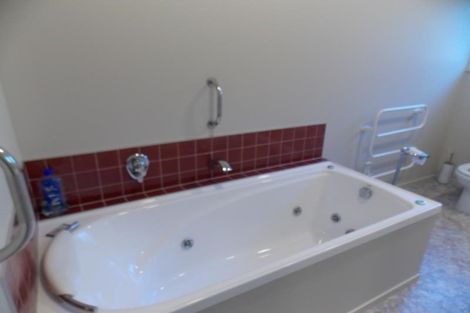 Photo of property in 10 Fernlea Avenue, Karori, Wellington, 6012