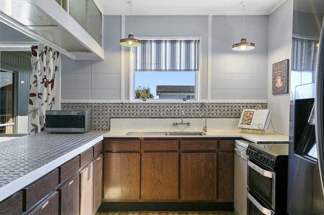 Photo of property in 6 Regents Grove, Richmond Heights, Taupo, 3330