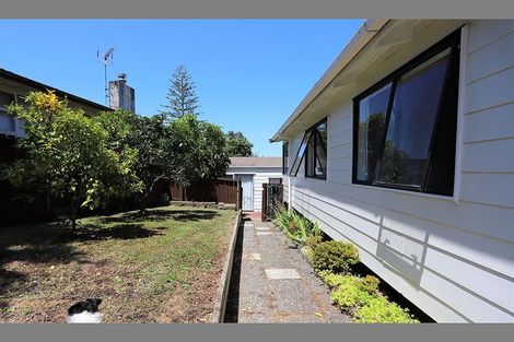 Photo of property in 23 Stottholm Road, Titirangi, Auckland, 0604