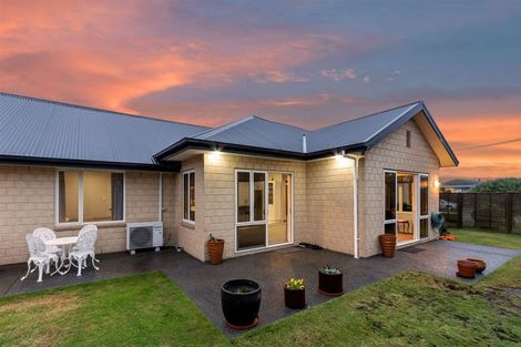 Photo of property in 59 Inwoods Road, Parklands, Christchurch, 8083