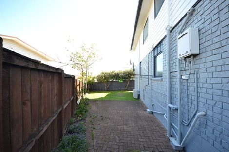 Photo of property in 2/42 Aberdeen Road, Campbells Bay, Auckland, 0620
