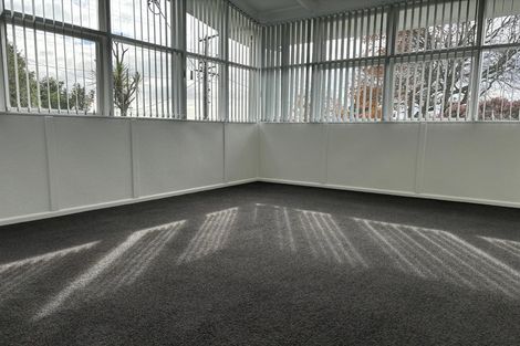 Photo of property in 13 Eastglen Road, Glen Eden, Auckland, 0602