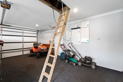 Photo of property in 23 Kahika Grove, Huapai, Kumeu, 0810