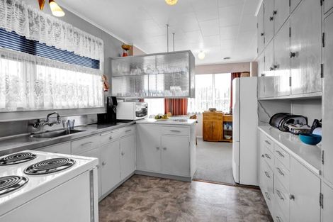 Photo of property in 3 Karaka Street, Hawera, 4610