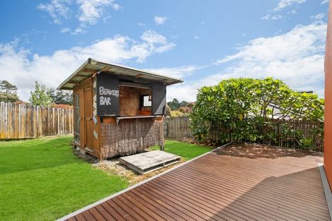 Photo of property in 16 View Ridge Drive, Ranui, Auckland, 0612