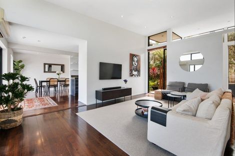 Photo of property in 1/11 Pullum Street, Birkenhead, Auckland, 0626