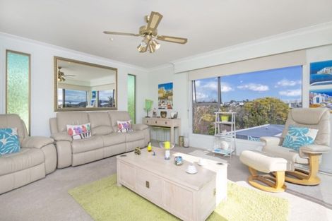Photo of property in 2/86 Takutai Avenue, Half Moon Bay, Auckland, 2012