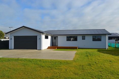 Photo of property in 85 Kilmarnock Street, Wallacetown, 9816