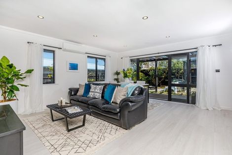 Photo of property in 15a Ascot Avenue, Narrow Neck, Auckland, 0624
